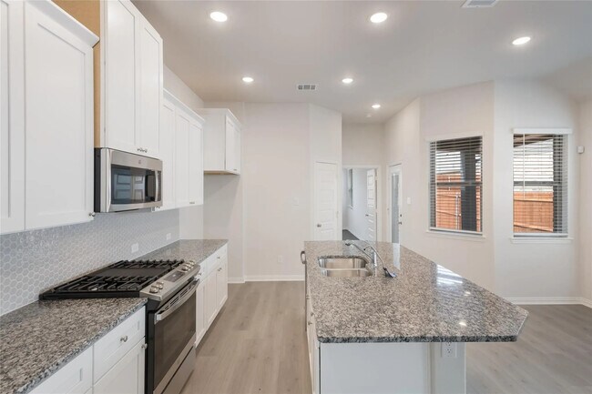 Foto del edificio - 3940 Mercedes Bend