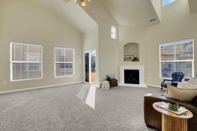 Building Photo - 5350 Dunlay Dr
