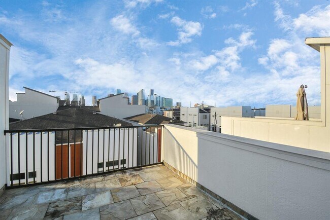 Building Photo - 2758 Clay St