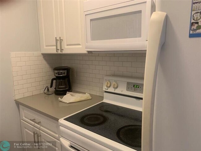 Foto del edificio - 8901 NW 38th Dr