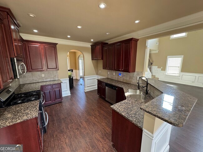 Foto del edificio - 352 Plymstock Dr