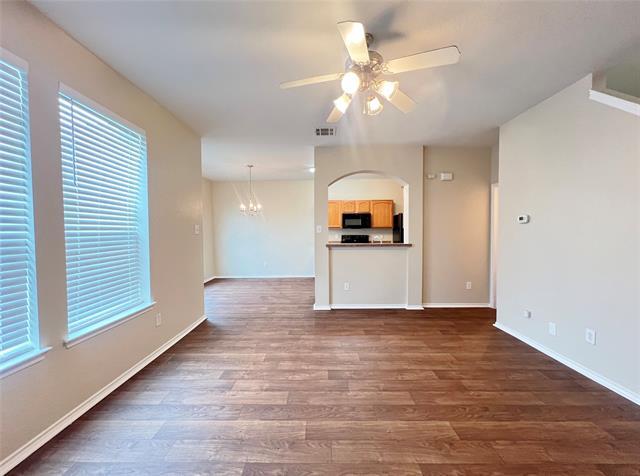 Building Photo - 2204 Stonebrook Ln