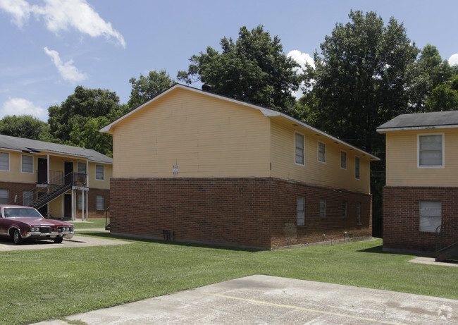 Building Photo - Greenwood Forest Apartments