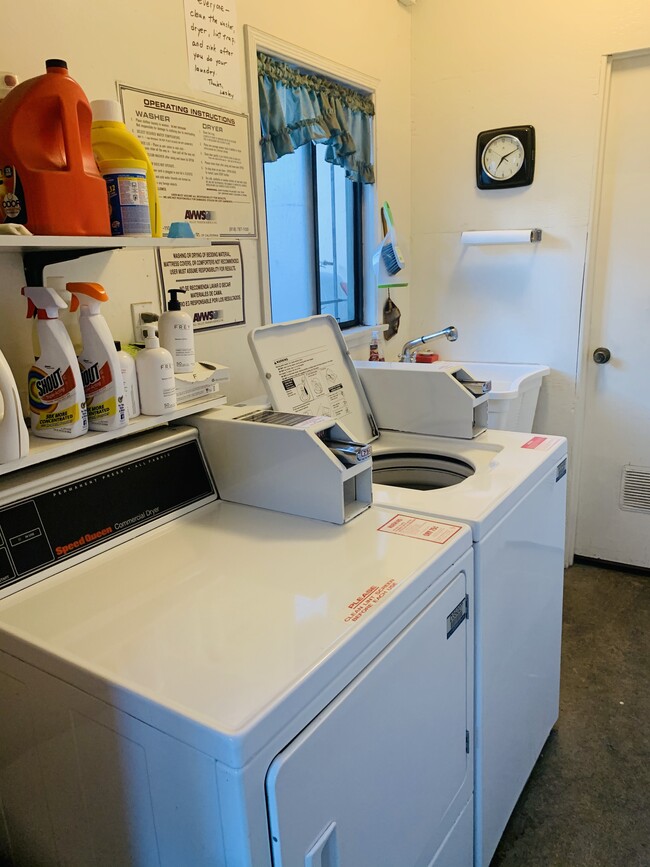 laundry - 2626 1/2 S Sepulveda Blvd