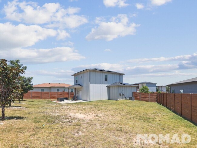 Foto del edificio - 4 Bedroom Single Family Home in Dallas