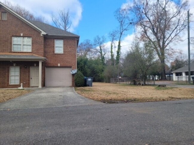 Building Photo - Townhouse for rent in Trussville