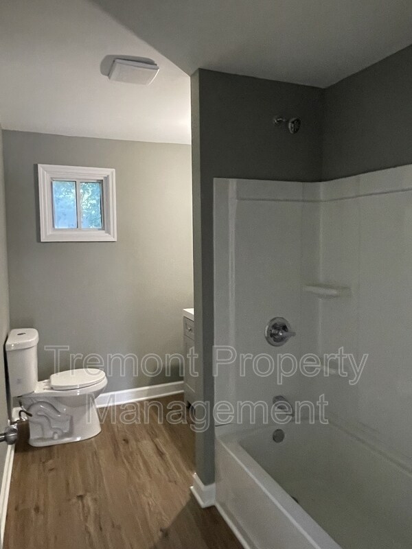Building Photo - 1105 N Orchard Knob Ave