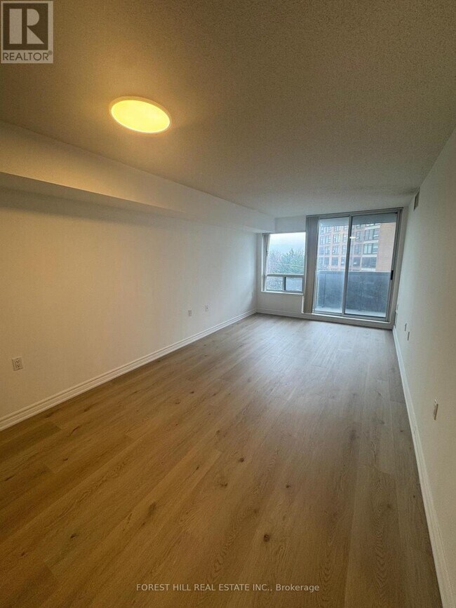 Photo du bâtiment - 35 Finch Ave E