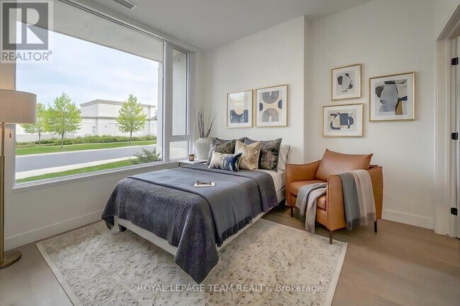 Building Photo - 398 Roosevelt Ave