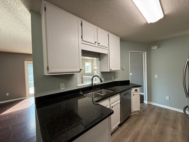 Foto del edificio - RENT SPECIAL! Updated 2 Bed, 2.5 Bath Apple Valley Townhome