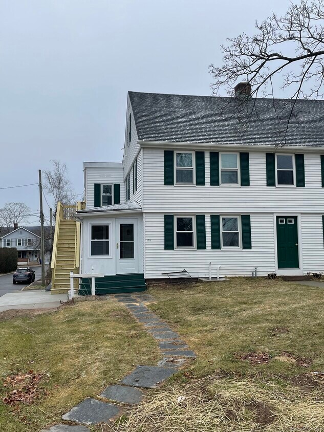 Foto principal - 176 S Main St