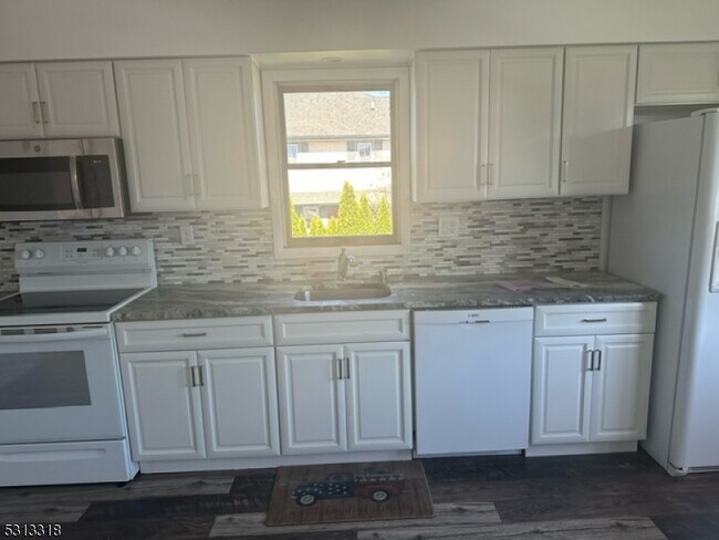 Foto del edificio - 9 Garretson Ave