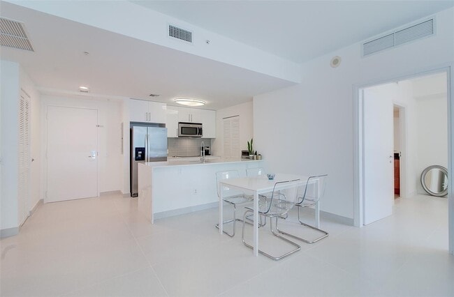 Building Photo - 300 S Biscayne Blvd