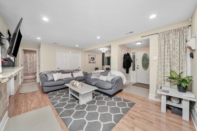 Foto del edificio - 3-bed / 2-bath Rental in Beach Park