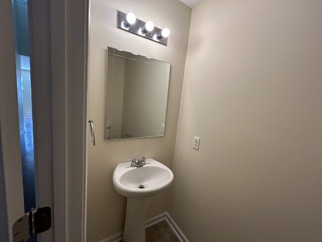 Foto del edificio - Home for Rent