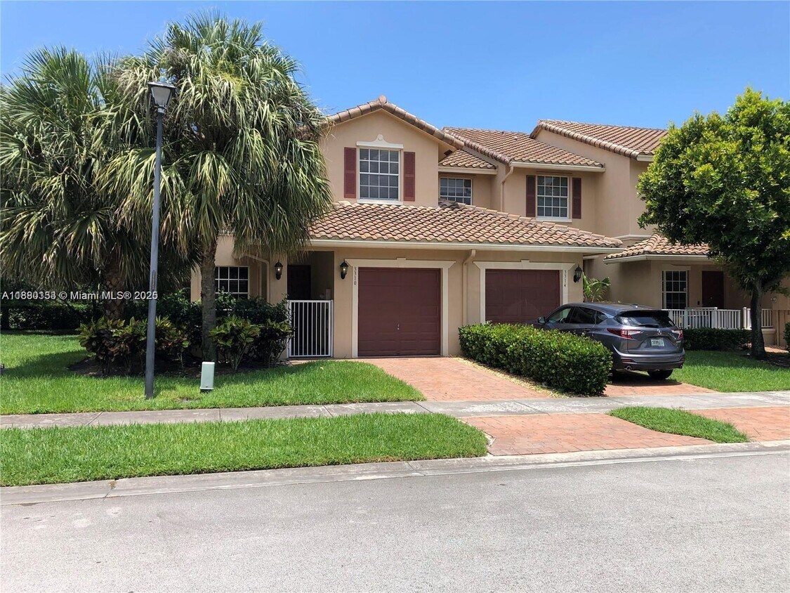 Primary Photo - 3310 Lakeside Dr
