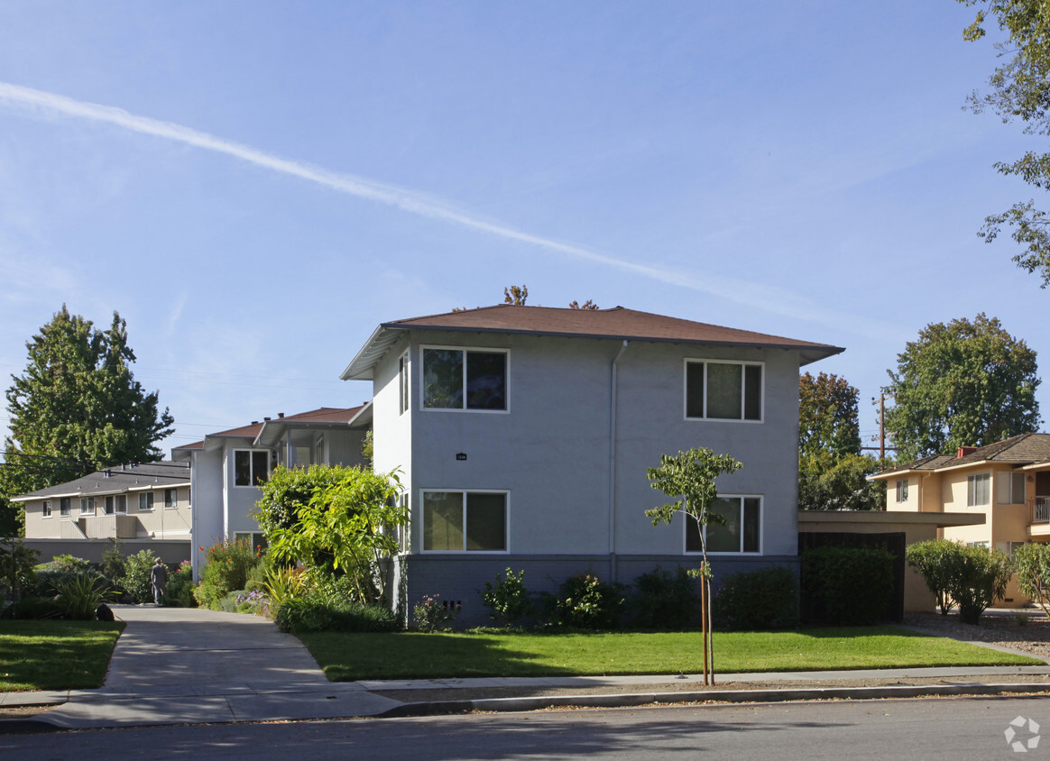 Primary Photo - 1236 Brookfield Ave