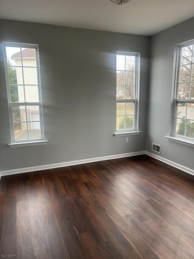 Foto del edificio - 227 Winding Hill Dr