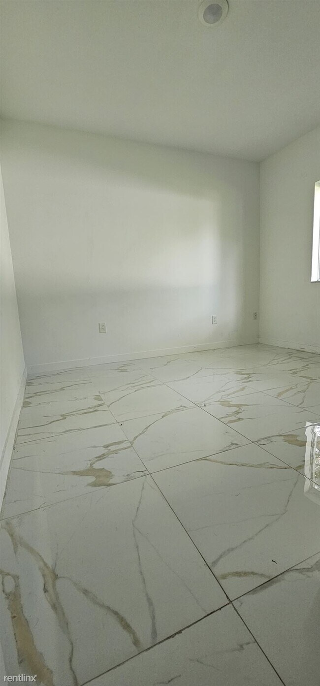 Building Photo - 4 br, 2 bath House - 1960 NW 48th St Unit ...
