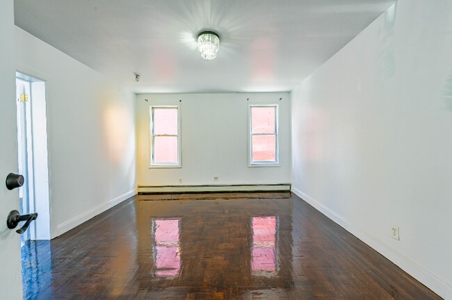 Building Photo - 1637 Mahan Ave