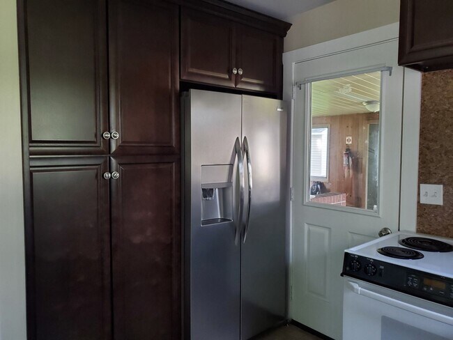 Foto del edificio - 2 br, 1 bath House - 4 Bowman Rd.