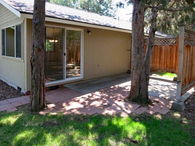 Building Photo - 3 br, 2 bath House - 761 SE Breitenbush Lane