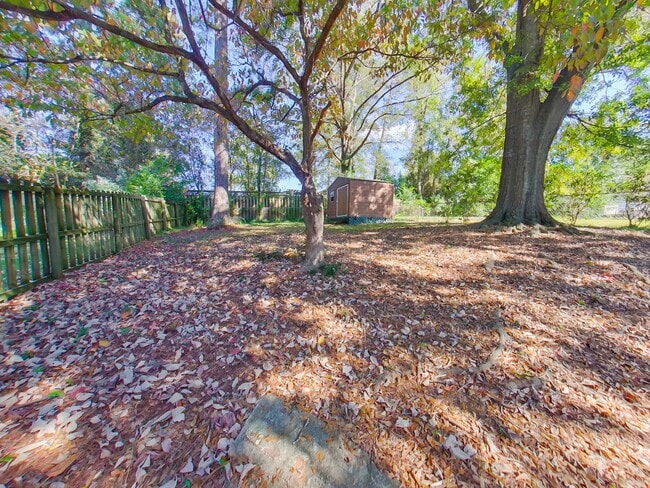 Building Photo - 3 Bedroom 2 Bath in National Hills