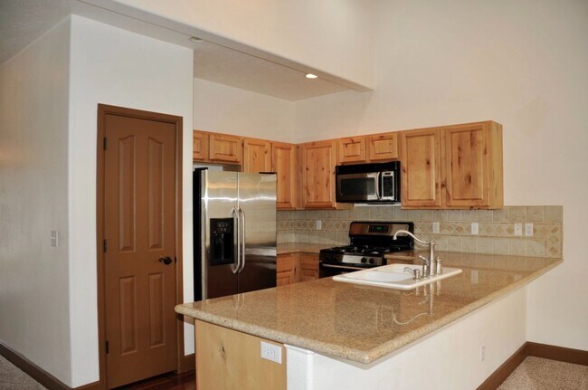 Foto del edificio - 3 bed 2.5 bath Townhome with A/C & gas fireplace