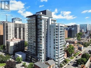 Building Photo - 255 Bay St