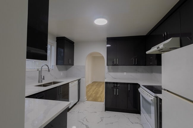 Building Photo - 46153 Cleveland Ave