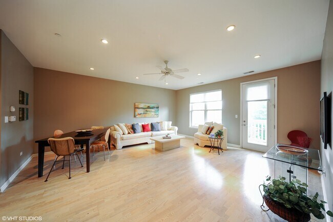 Foto del edificio - 1914 Farnsworth Ln