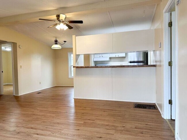 Building Photo - 3 bed 2 bath in Downtown Lula