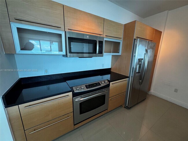 Building Photo - 951 Brickell Ave