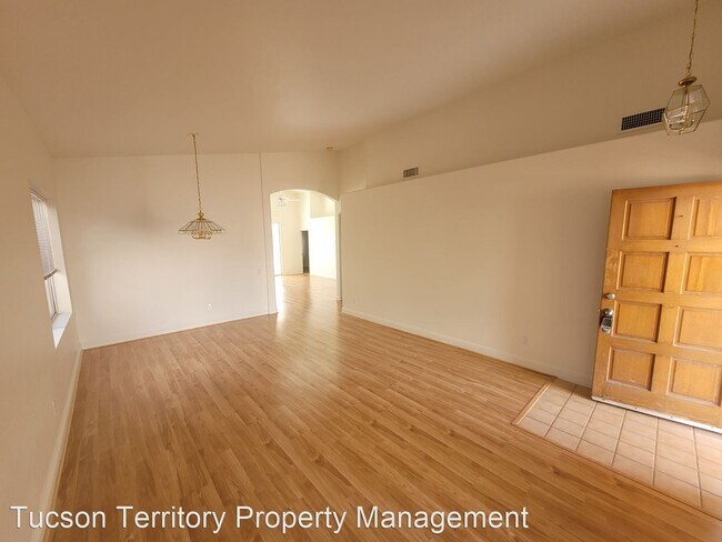 Building Photo - 3 br, 2 bath House - 10040 E. English Wood...