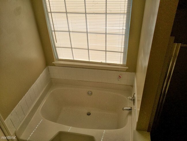 Foto del edificio - 1671 Riverchase Cir E NE