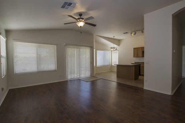 Building Photo - 1371 N Fresno St