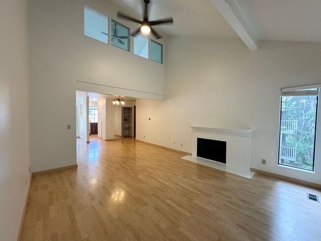 Photo - Spacious condo with 2 parking spaces included