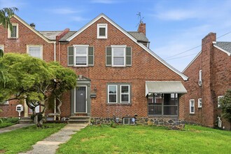 Building Photo - 309 W 38th St