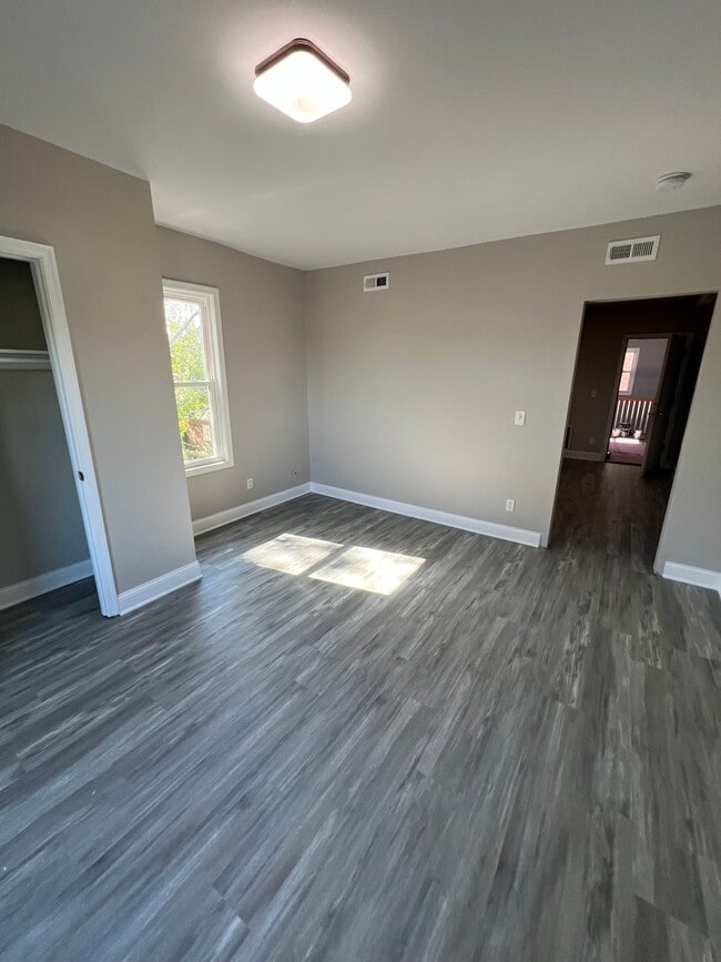 Building Photo - 3811 Barrington Rd