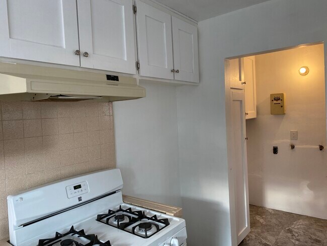 Kitchen & Laundry Room - 226 N Juanita Ave