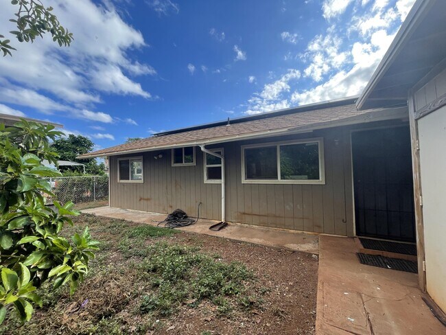 Foto del edificio - 91-585-585 Fort Weaver Rd