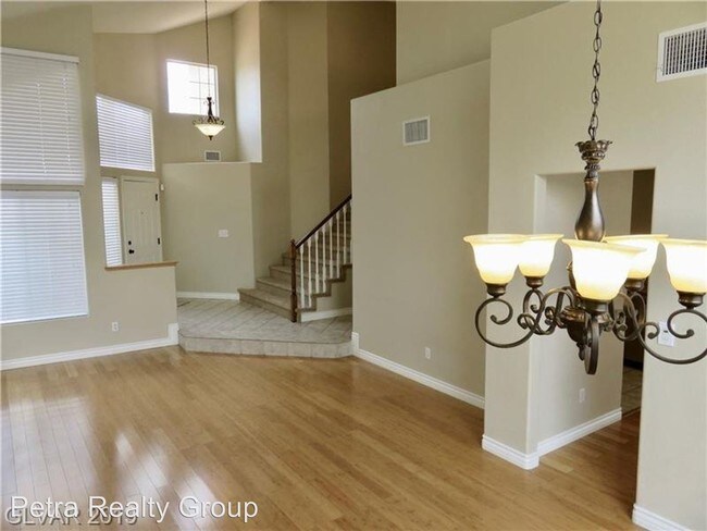 Building Photo - 2061 Scenic Sunrise Dr