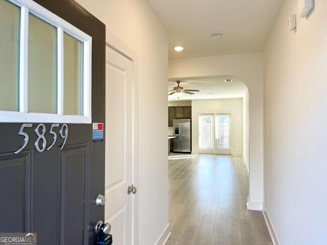 Foto del edificio - 5859 Greystone Dr