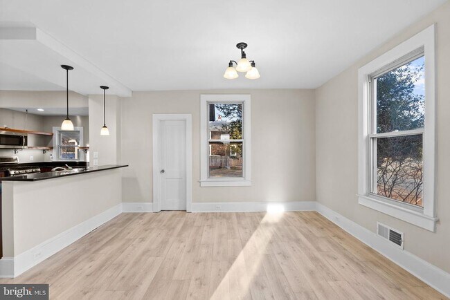 Building Photo - 10512 Warfield St