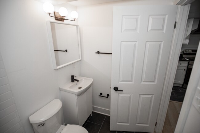 Foto del edificio - 1388 W 83rd St