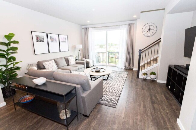 Building Photo - Stunning 3-Story urban style house for rent