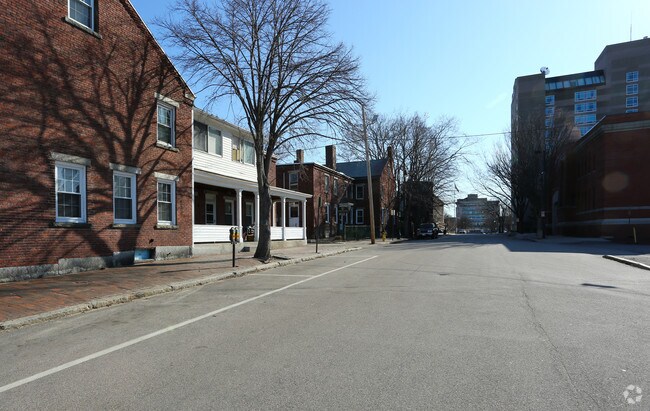 Building Photo - 95 Pleasant St