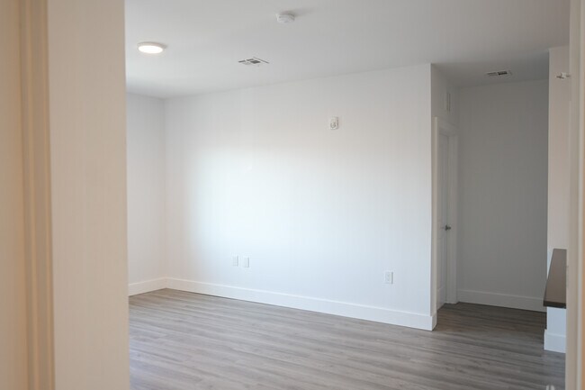 Building Photo - 276 Reock St