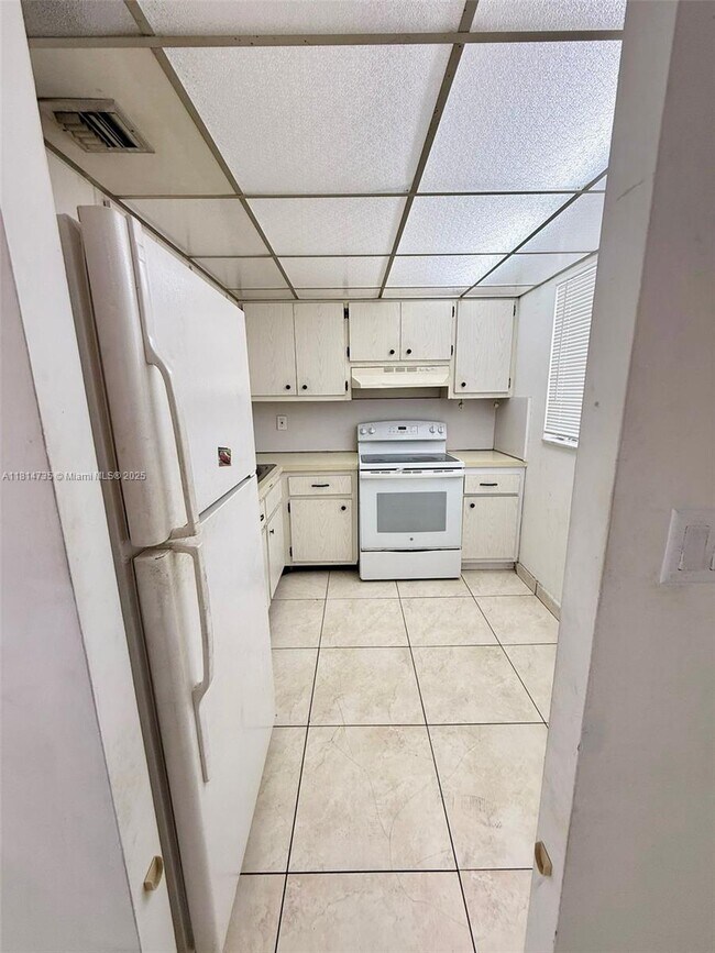 Foto del edificio - 15600 NW 7th Ave