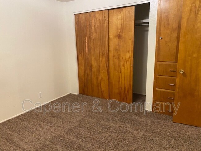 Building Photo - 688 S 700 W